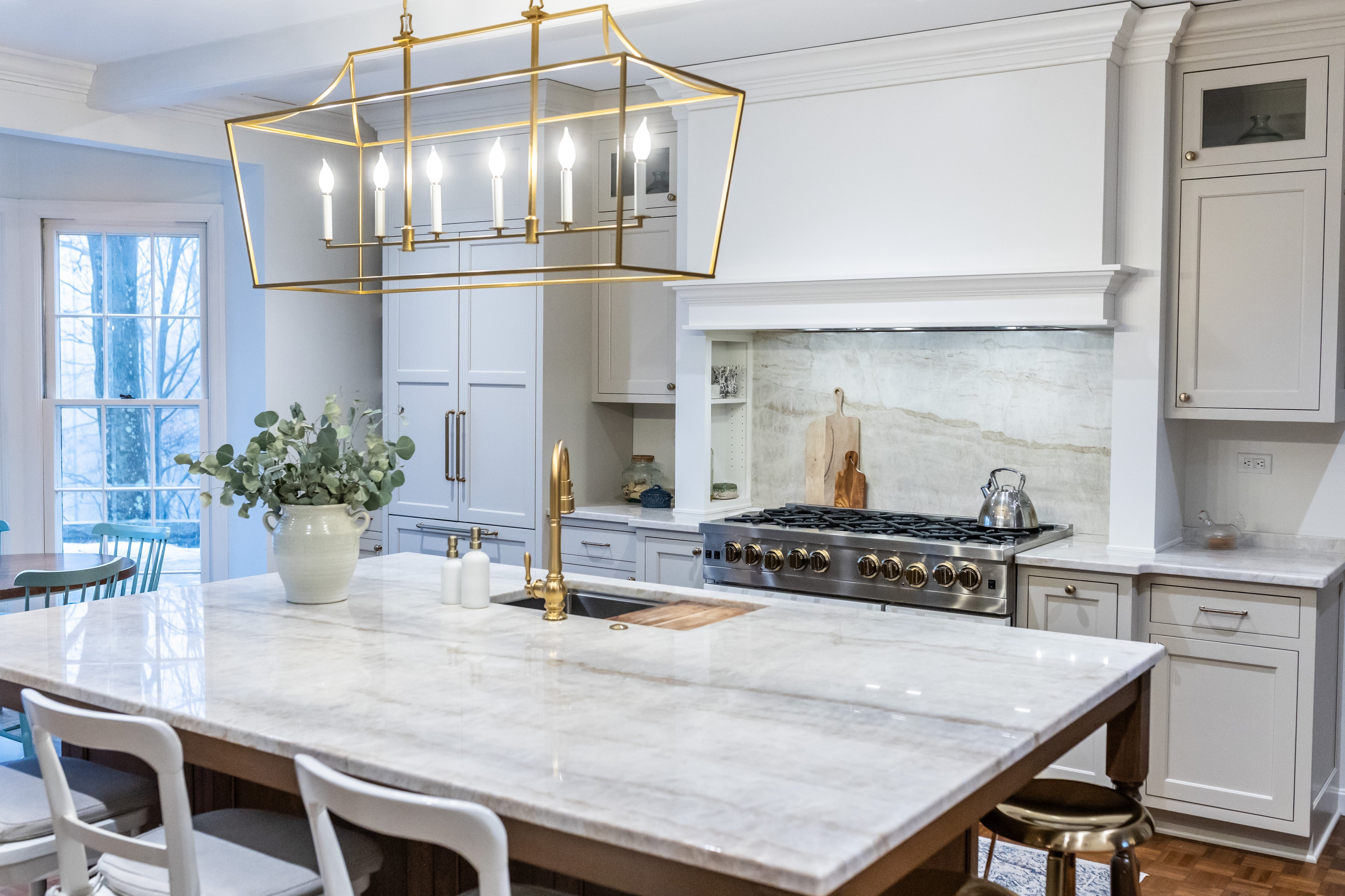 Furniture: Dining & Kitchen